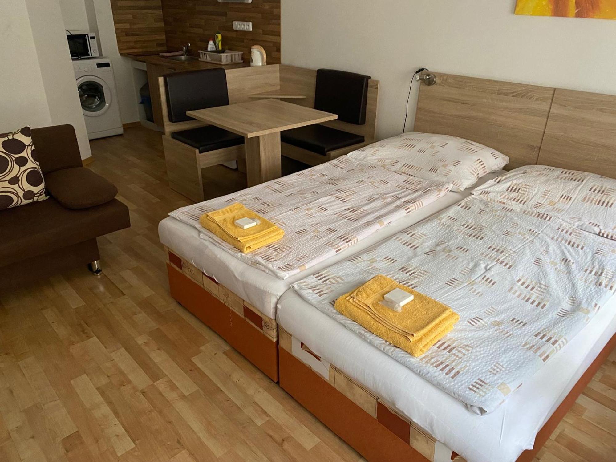 צ'סקה בודיוביצה Apartmany - Penzion Smetanka מראה חיצוני תמונה